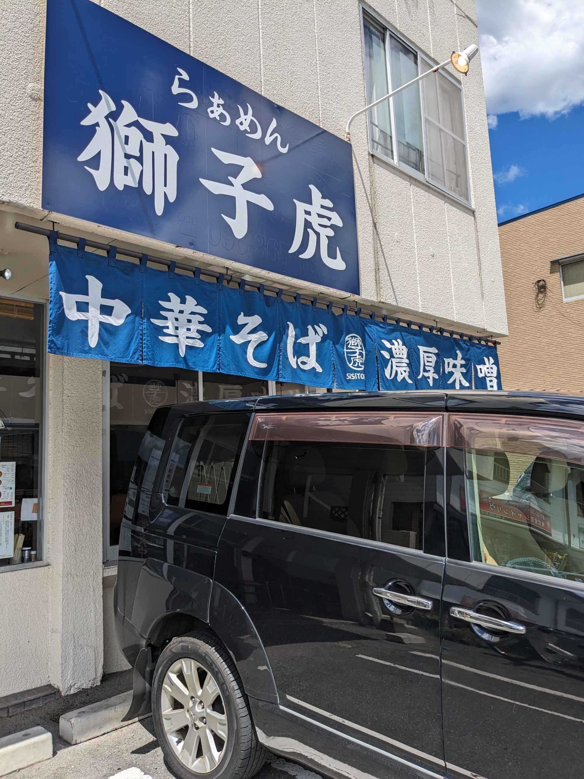 久々にラーメン食べに来ました、まさかの豚骨ではなくて醤油ラーメンです。