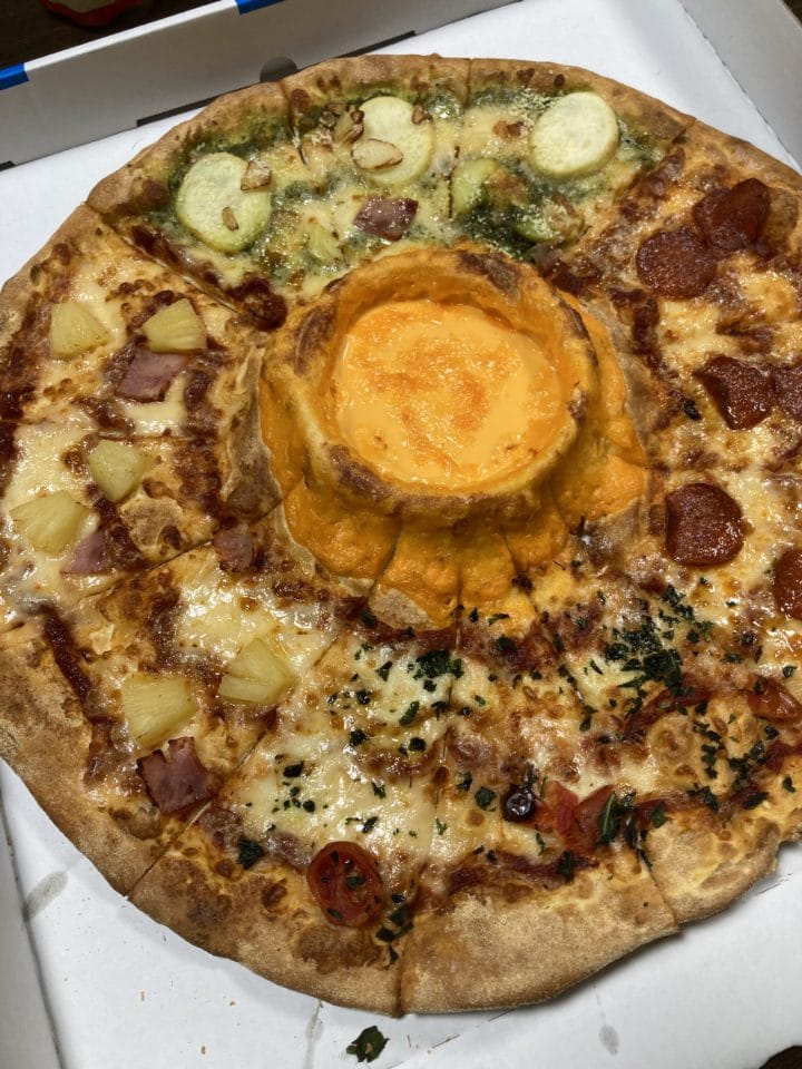 驚きのボルケーノピザ🍕