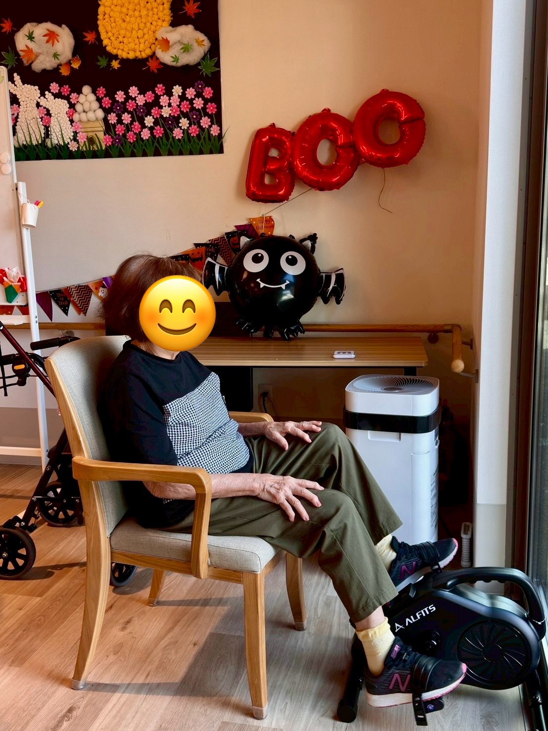 🚲窓辺でサイクリング&ハロウィン侵略中🎃